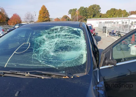 2014 Ford Focus Titanium z USA, uszkodzony, nr VIN 1FADP3J22EL422152